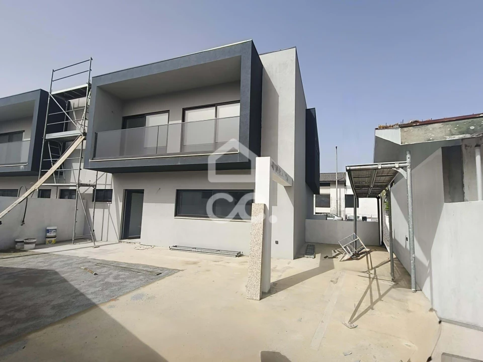 Moradia T3 para Venda em Cidade da Maia Foto 18