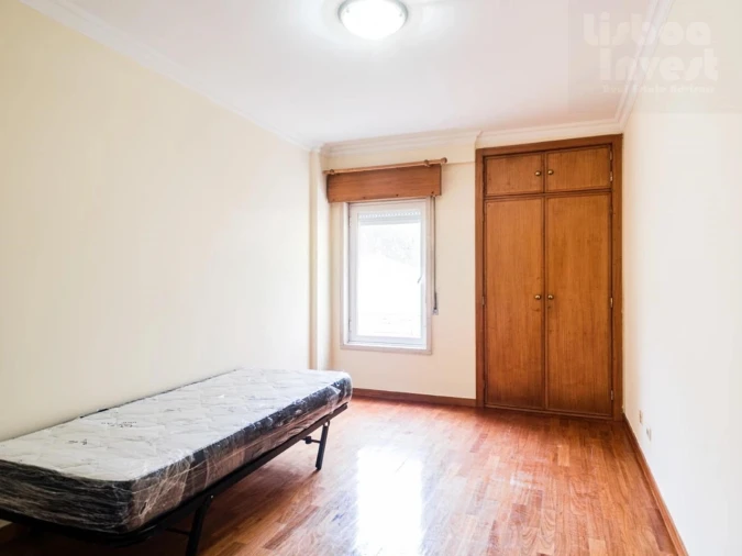 Apartamento T2 para Venda em Benfica Foto 5