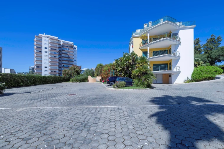 Apartamento T3 para Venda em Portimão Foto 5