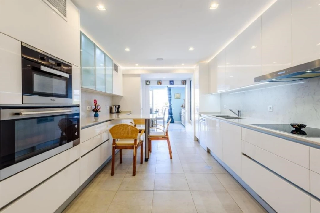 Apartamento T5 para Venda em Quarteira Foto 11