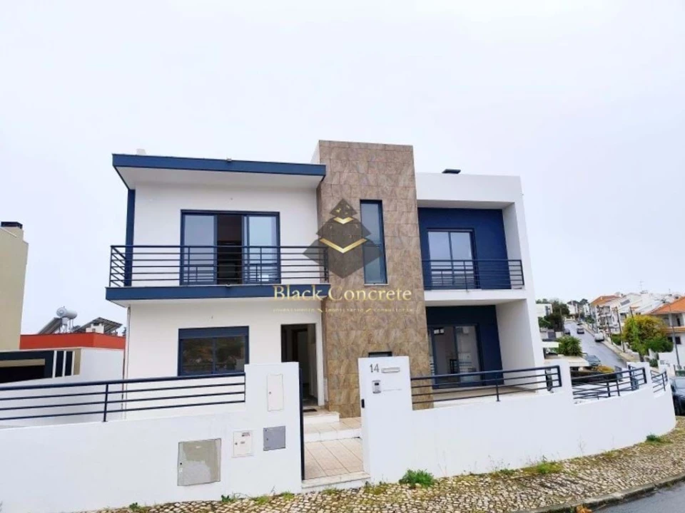 Moradia T5 para Venda em Laranjeiro e Feijó Foto 1