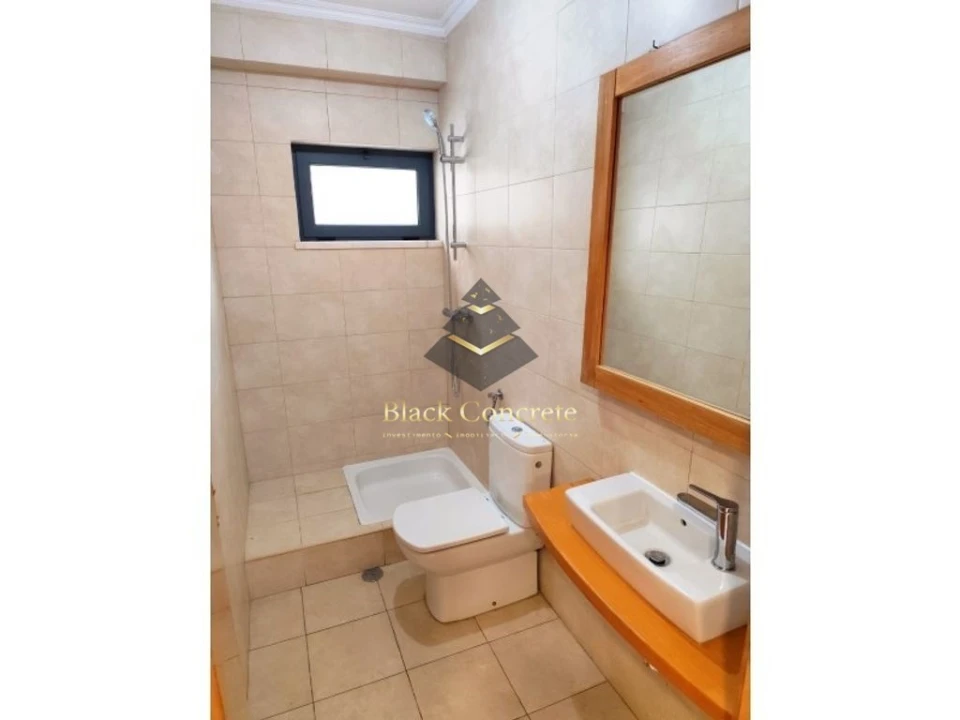 Moradia T5 para Venda em Laranjeiro e Feijó Foto 16