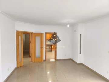 Moradia T5 para Venda em Laranjeiro e Feijó