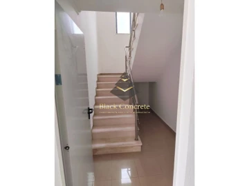 Moradia T5 para Venda em Laranjeiro e Feijó