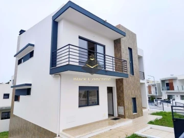 Moradia T5 para Venda em Laranjeiro e Feijó