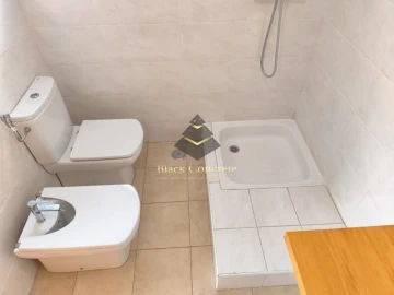 Moradia T5 para Venda em Laranjeiro e Feijó