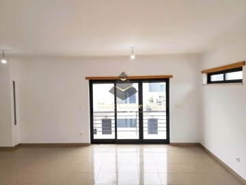 Moradia T5 para Venda em Laranjeiro e Feijó