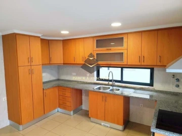 Moradia T5 para Venda em Laranjeiro e Feijó