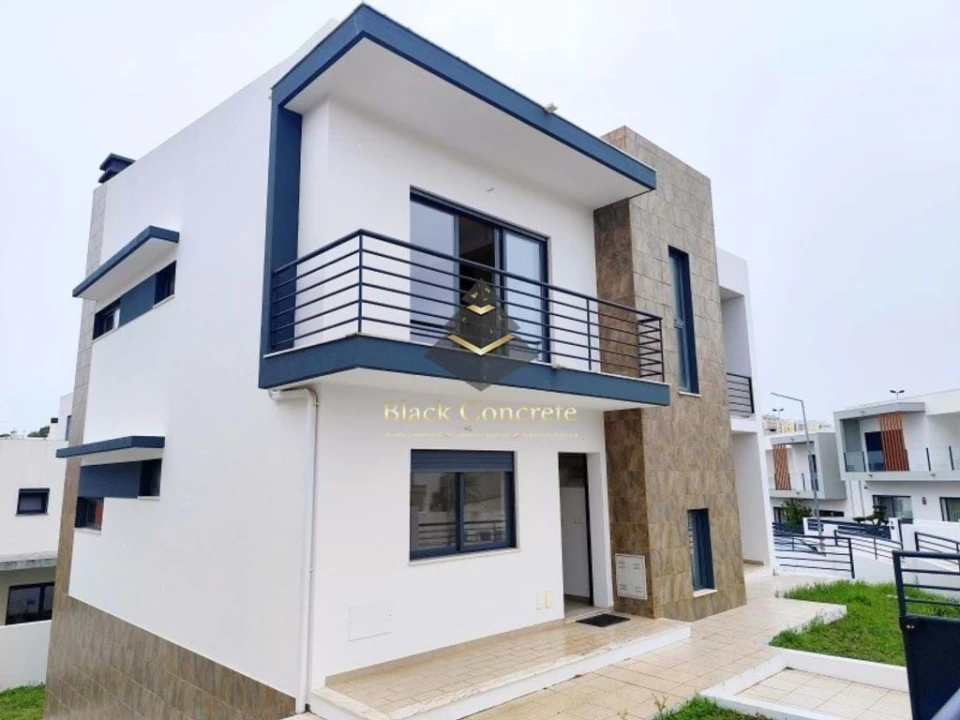 Moradia T5 para Venda em Laranjeiro e Feijó Foto 3