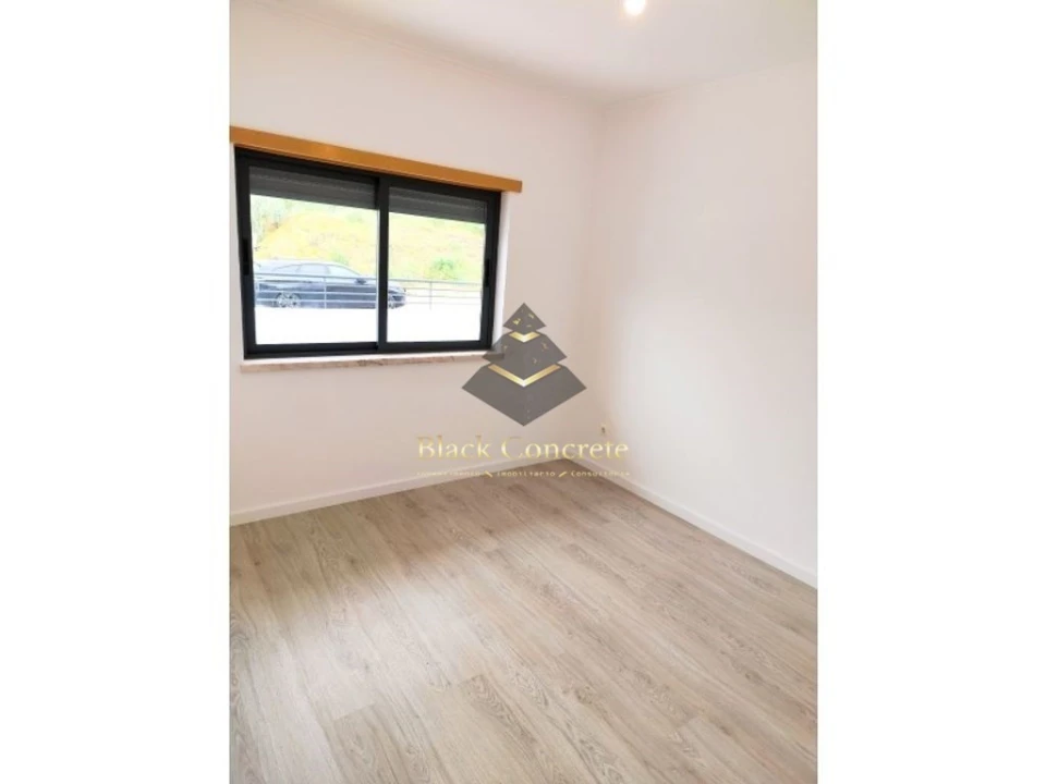 Moradia T5 para Venda em Laranjeiro e Feijó Foto 17