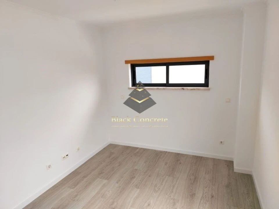 Moradia T5 para Venda em Laranjeiro e Feijó Foto 41