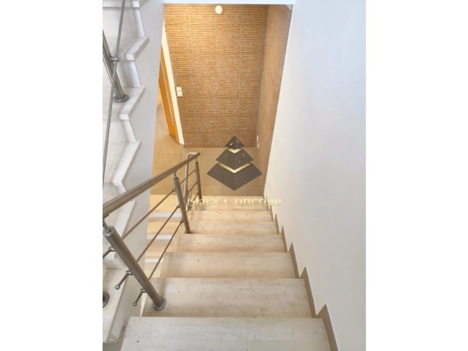 Moradia T5 para Venda em Laranjeiro e Feijó Foto 19