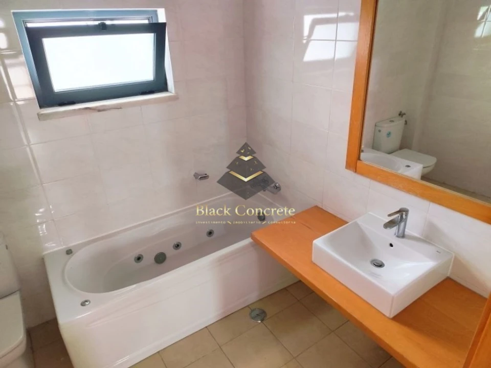 Moradia T5 para Venda em Laranjeiro e Feijó Foto 37