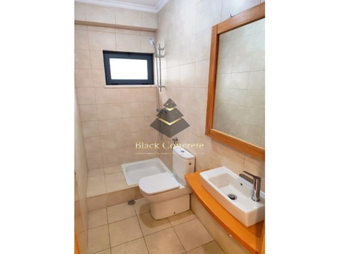 Moradia T5 para Venda em Laranjeiro e Feijó Foto 16