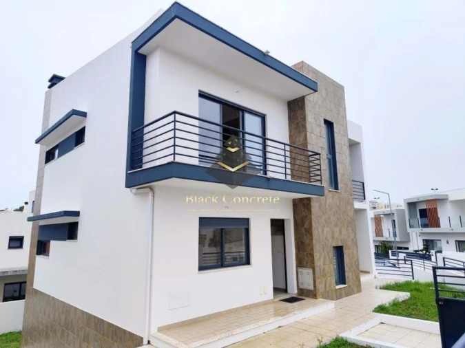 Moradia T5 para Venda em Laranjeiro e Feijó Foto 3