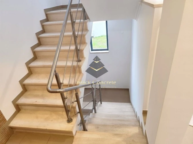 Moradia T5 para Venda em Laranjeiro e Feijó Foto 18