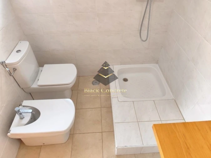 Moradia T5 para Venda em Laranjeiro e Feijó Foto 27