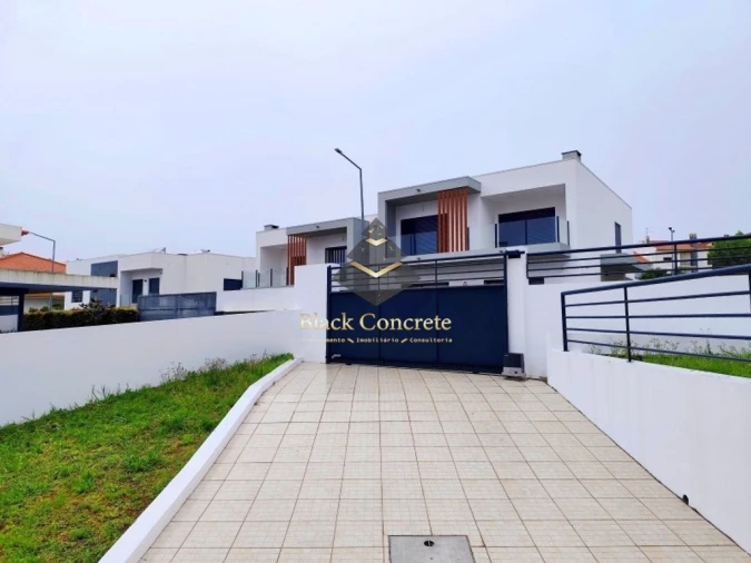 Moradia T5 para Venda em Laranjeiro e Feijó Foto 45