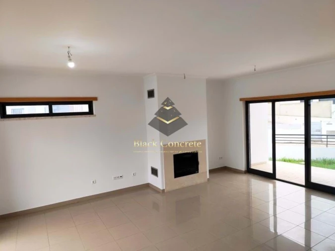 Moradia T5 para Venda em Laranjeiro e Feijó Foto 4