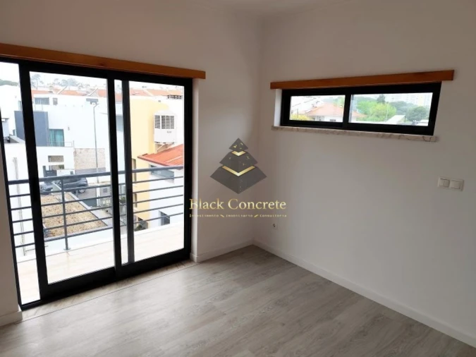 Moradia T5 para Venda em Laranjeiro e Feijó Foto 31