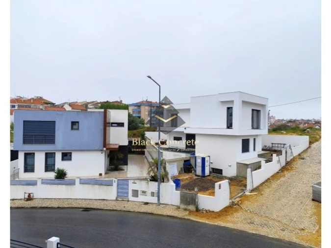 Moradia T5 para Venda em Laranjeiro e Feijó Foto 36