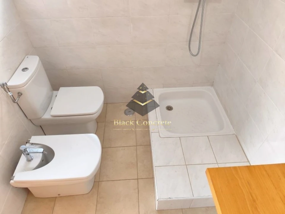 Moradia T5 para Venda em Laranjeiro e Feijó Foto 27