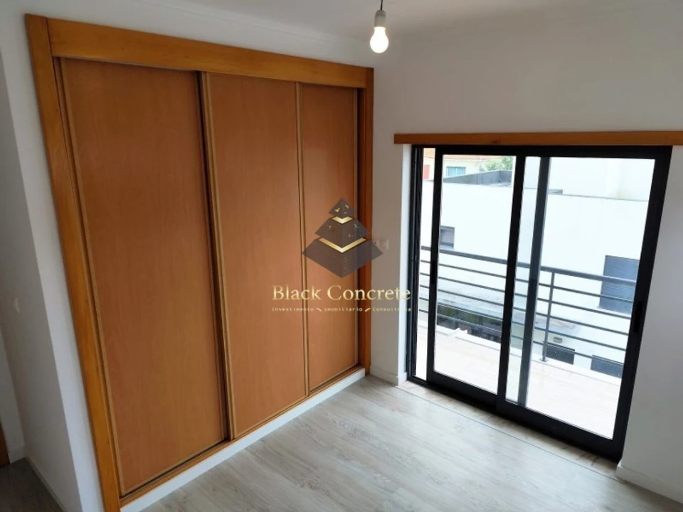 Moradia T5 para Venda em Laranjeiro e Feijó Foto 32