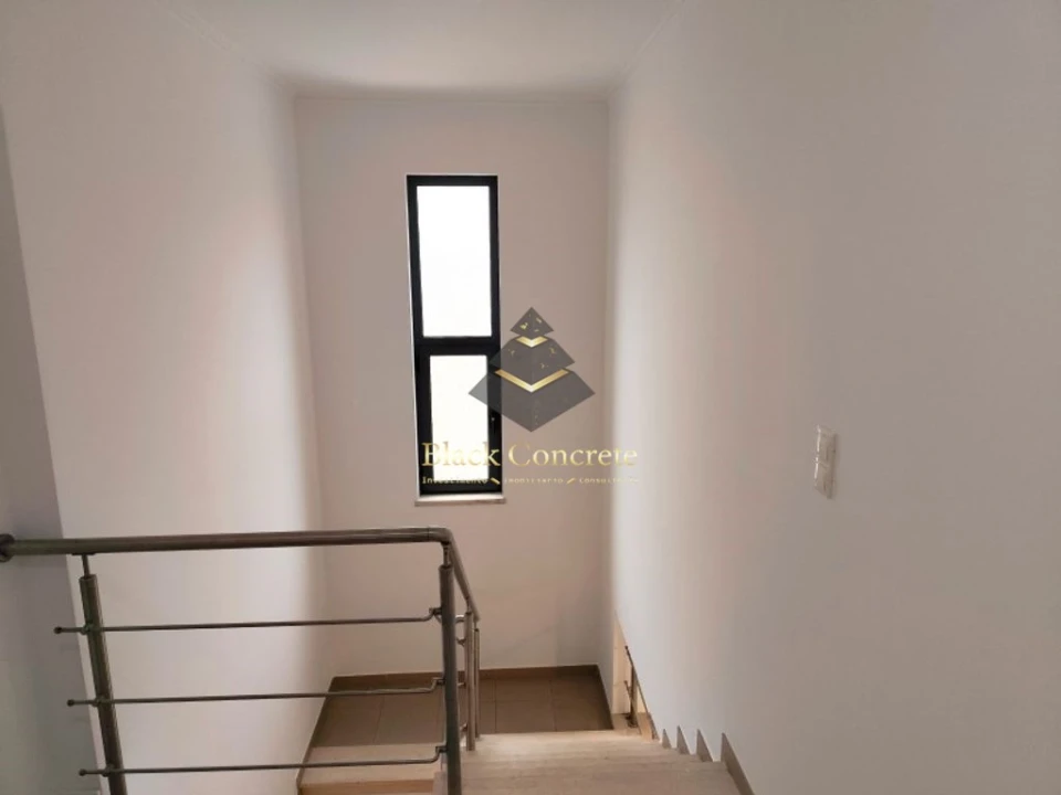 Moradia T5 para Venda em Laranjeiro e Feijó Foto 21