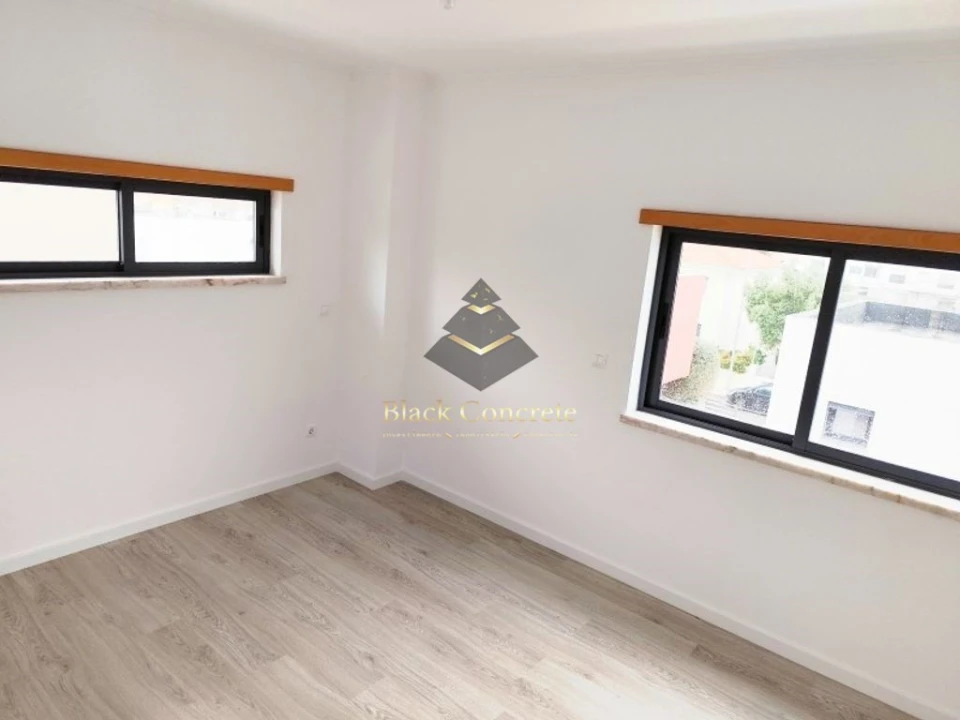 Moradia T5 para Venda em Laranjeiro e Feijó Foto 39