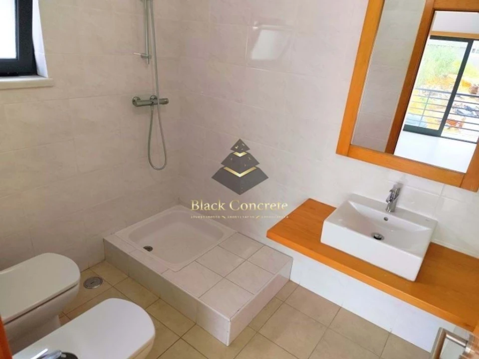 Moradia T5 para Venda em Laranjeiro e Feijó Foto 25