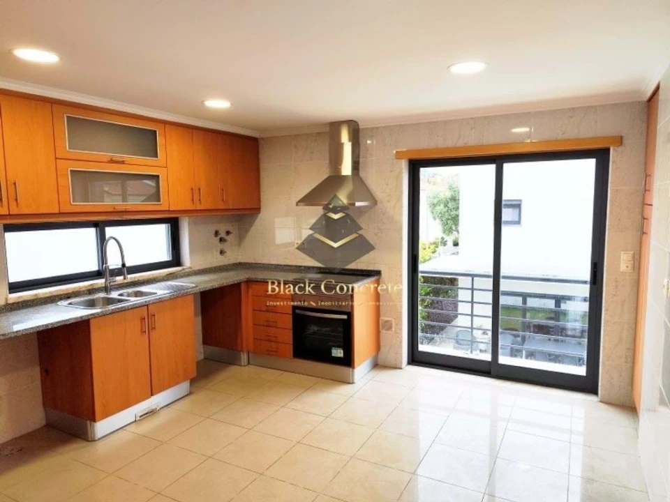 Moradia T5 para Venda em Laranjeiro e Feijó Foto 9