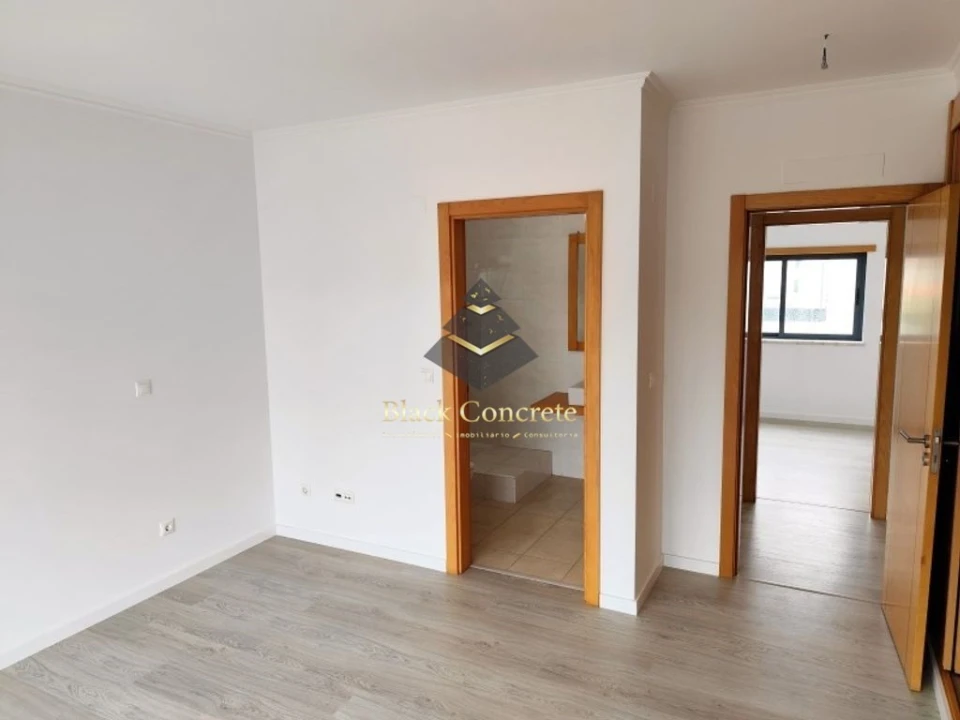 Moradia T5 para Venda em Laranjeiro e Feijó Foto 23