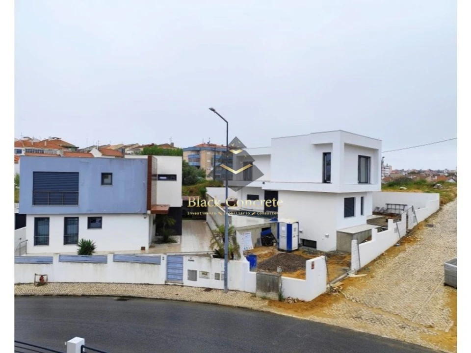 Moradia T5 para Venda em Laranjeiro e Feijó Foto 36