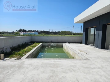 Moradia T4 para Venda em Tornada e Salir do Porto