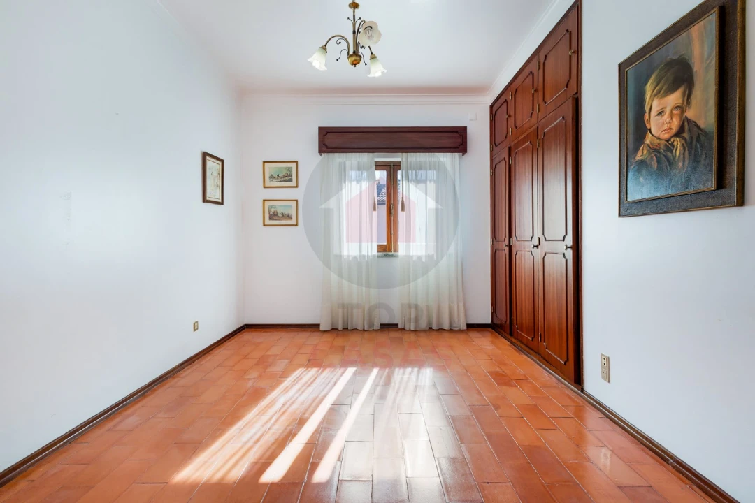 Moradia T5 para Venda em Minde Foto 13