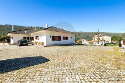 Moradia T5 para Venda em Minde