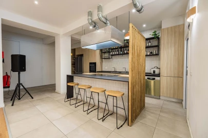 Negócio para Arrendamento em São Vicente