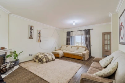 Moradia T4 para Venda em Gambia-Pontes-Alto da Guerra