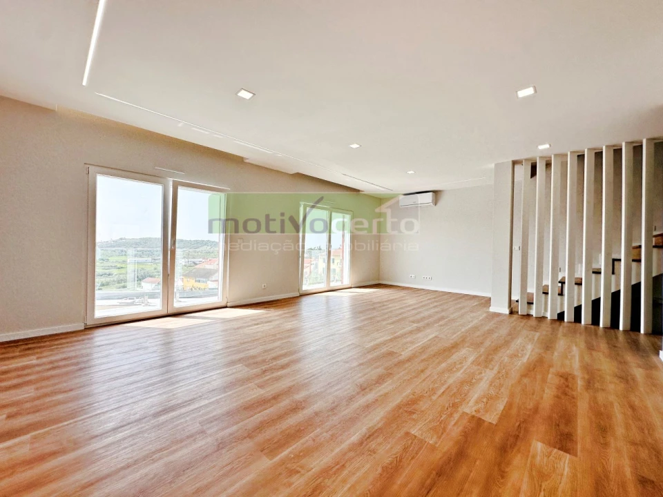 Moradia T3 para Venda em Almargem do Bispo, Pêro Pinheiro e Montelavar Foto 1