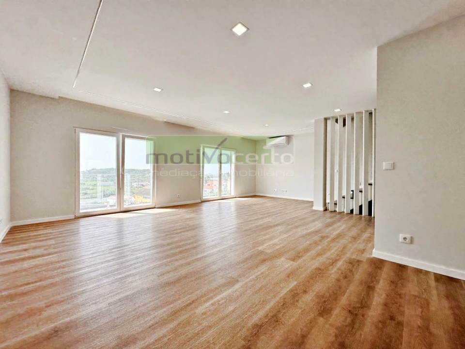 Moradia T3 para Venda em Almargem do Bispo, Pêro Pinheiro e Montelavar Foto 4