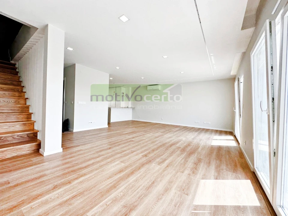 Moradia T3 para Venda em Almargem do Bispo, Pêro Pinheiro e Montelavar Foto 5