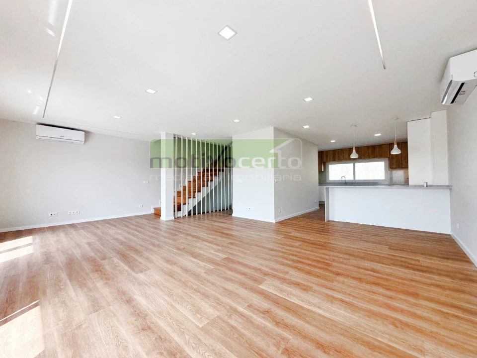 Moradia T3 para Venda em Almargem do Bispo, Pêro Pinheiro e Montelavar Foto 6