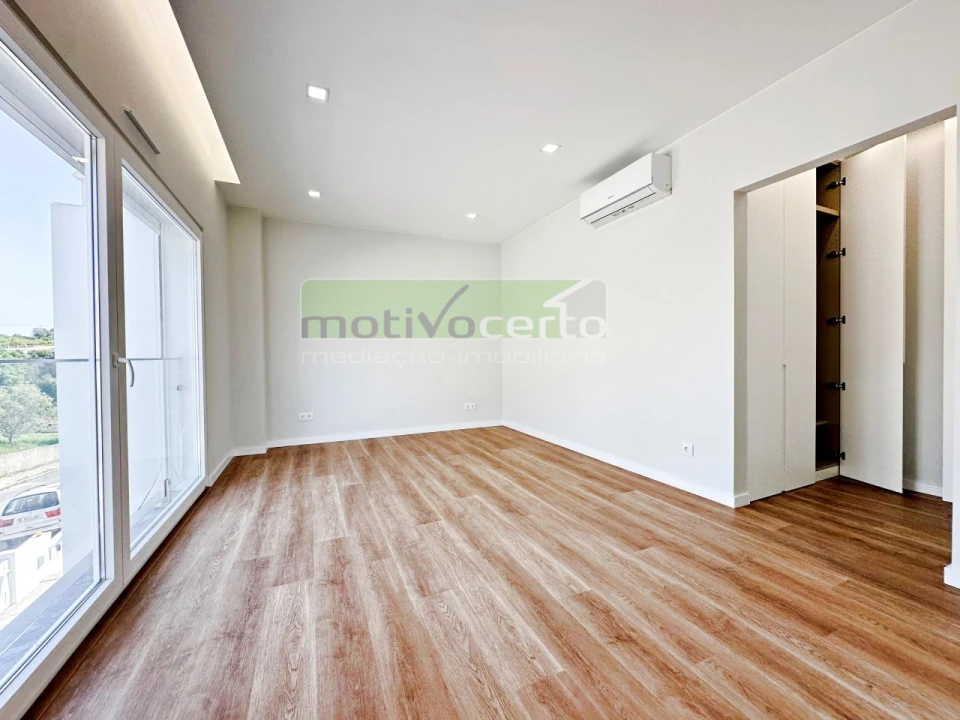 Moradia T3 para Venda em Almargem do Bispo, Pêro Pinheiro e Montelavar Foto 18