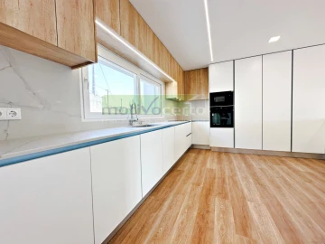 Moradia T3 para Venda em Almargem do Bispo, Pêro Pinheiro e Montelavar