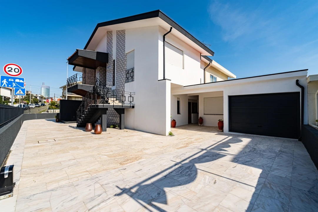 Moradia T6 para Arrendamento em Cidade da Maia Foto 1