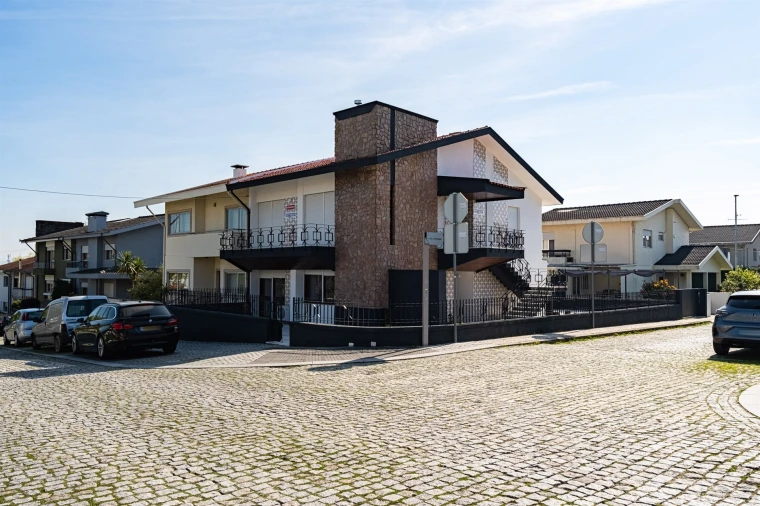 Moradia T6 para Arrendamento em Cidade da Maia Foto 23