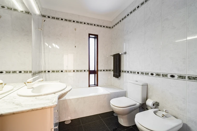 Moradia T6 para Arrendamento em Cidade da Maia Foto 12