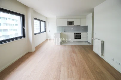 Apartamento T1 para Arrendamento em Candoso Santiago e Mascotelos