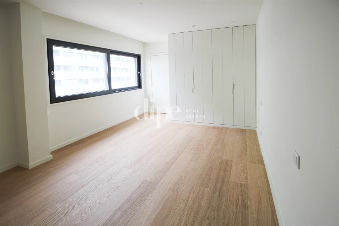 Apartamento T1 para Arrendamento em Candoso Santiago e Mascotelos Foto 8