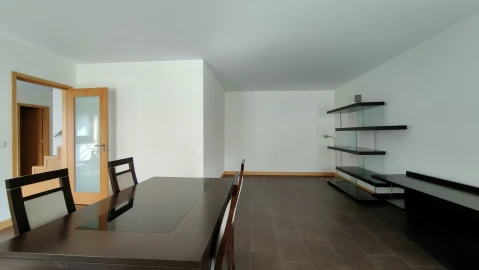 Apartamento T2 para Arrendamento em Glória e Vera Cruz